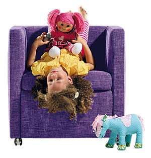 Farbenfreude Kind Sessel Puppe